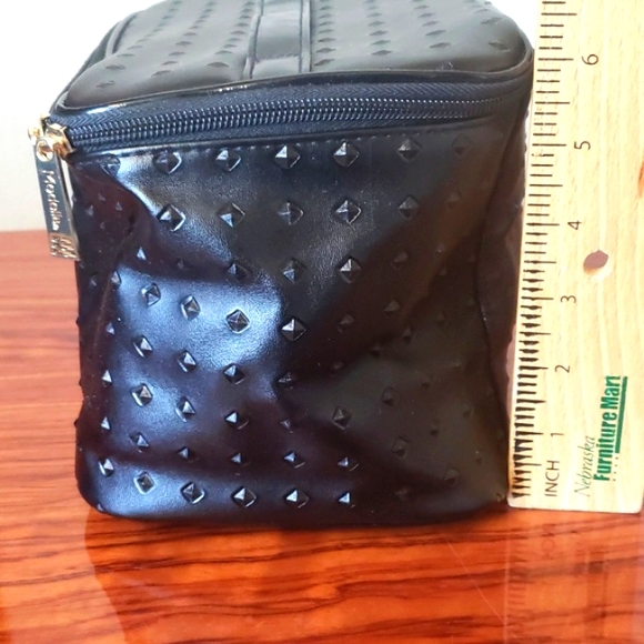NWOT Modella Black Cosmetic Accessory Train Case in Quilted Geometric Design. - Picture 8 of 16